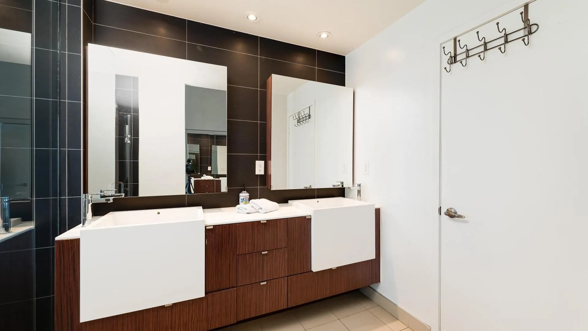 Penthouse Paradise - Downtown Toronto - Pool & Gym